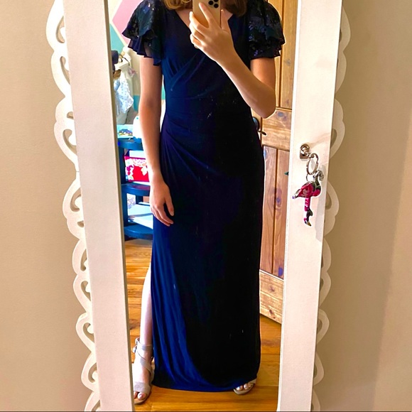 Ruffle-Cap-Sleeve Jersey Gown - Picture 4 of 9